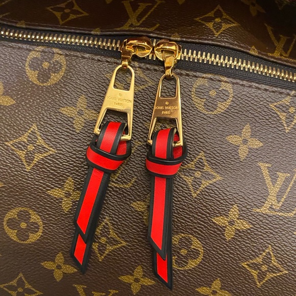 Louis Vuitton Tuileries Hobo - Picture 7 of 16